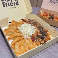 Stupid fries เกี๊ยวซ่า เฟรนฟราย ไก่ทอดเกาหลี สาขาโลตัส อมตะนคร โซน Food court ตรงข้ามMixue