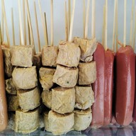 มองดูข้าวไข่เจียว &  ลูกชิ้นทอดสะใภ้บุรีรัมย์ พฤกษาวิลล์ (พันเสด็จใน)