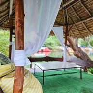 บ้านไม้ไร่เจริญ รีสอร์ทแก่งกระจาน