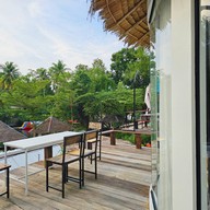 บ้านไม้ไร่เจริญ รีสอร์ทแก่งกระจาน