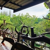 บ้านไม้ไร่เจริญ รีสอร์ทแก่งกระจาน