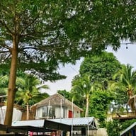 บ้านไม้ไร่เจริญ รีสอร์ทแก่งกระจาน