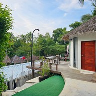 บ้านไม้ไร่เจริญ รีสอร์ทแก่งกระจาน