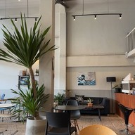 balllly.cafe -