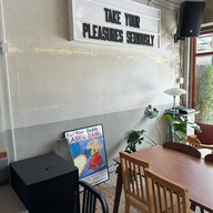 balllly.cafe -