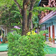 บ้านไม้ไร่เจริญ รีสอร์ทแก่งกระจาน