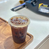 เมนูของร้าน Blóm flowers café ตลาดสนธนบุรี