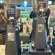 Blóm flowers café ตลาดสนธนบุรี