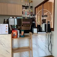 Lark Cafe ลาร์ค คาเฟ่ (กาแฟและเบเกอรี่) -