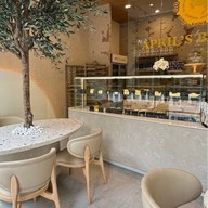 บรรยากาศ April bakery เจริญกรุง