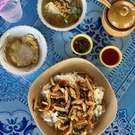 ครัวเจ๊นิด กะเพราปูบ้านนาเก่า