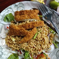 เมนูของร้าน ถนัดยำ(สูตรลับ) ยำวุ้นเส้นโบราณ | กะเพราเนื้อ กะเพราปลาหมึก กะเพราพริกแห้ง | คั่วพริกเกลือ อาหารและน้ำยำที่จริงใจ⭐️