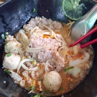 เตี๋ยวต้มยำมะนาวสด ไข่ออนเซ็น