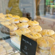 April bakery เจริญกรุง