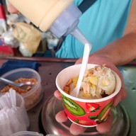 เมนูของร้าน เจ๊ย้งไอติม ตลาดเก่า