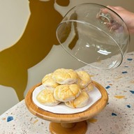 April bakery เจริญกรุง