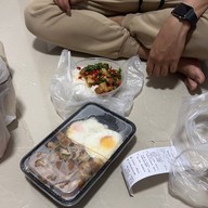 เมนูของร้าน อร่อยเฉย...กะเพราถาด ลาดพร้าว-วังหิน