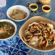 ครัวเจ๊นิด กะเพราปูบ้านนาเก่า