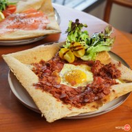 MARI CREPE AND COFFEE ROASTER Ekkamai 10