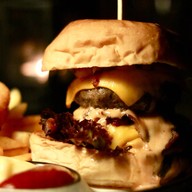 Junker And Bar -