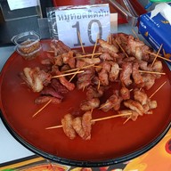 บรรยากาศ หมูปลาร้า รัชโยธิน