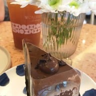 Wondering Cafe & Bakeshop HQ ถนนนางลิ้นจี่