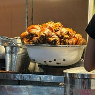 ขาหมูสูตรนางรอง ตลาดโต้รุ่งรื่นรมย์