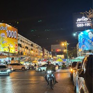ตลาดโต้รุ่งรื่นรมย์
