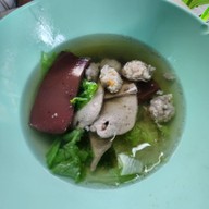 เมนูของร้าน โจ๊กหมูเอกชัย ( เจ้าแรกในซอยเทศบาล 8 ขายมานานกว่า 20 ปี )