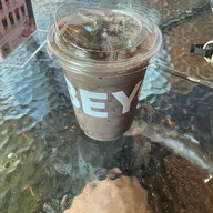 BEYOND CAFE (บียอนด์ คาเฟ่ กาแฟ เค้ก) สาขาสนามกีฬาเวสสุวรรณ