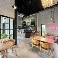 Yoo Kab Kong Cafe’ - อยู่กับก๋ง คาเฟ่