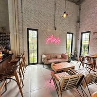 Yoo Kab Kong Cafe’ - อยู่กับก๋ง คาเฟ่