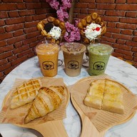 We Love Sweet ลาดหญ้า