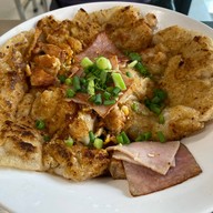 แอนก๋วยเตี๋ยวคั่วไก่ อุดมสุข