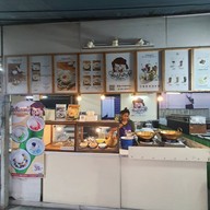 หน้าร้าน น้องบัวลอย ศูนย์อาหารตลาดนัดลุงออม