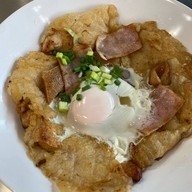 แอนก๋วยเตี๋ยวคั่วไก่ อุดมสุข