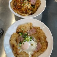 แอนก๋วยเตี๋ยวคั่วไก่ อุดมสุข