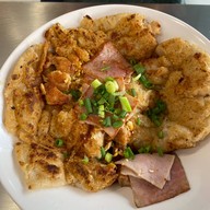 แอนก๋วยเตี๋ยวคั่วไก่ อุดมสุข