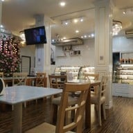 บรรยากาศ April's Brasseries -