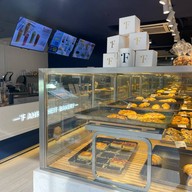 Fahrenheit Bakery& Restaurant อาคารปิยะเพลส ซอยหลังสวน ถนนเพลินจิต