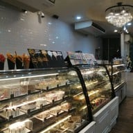 บรรยากาศ April's Brasseries -