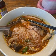 ก๋วยเตี๋ยวในรู ถนนนางงาม