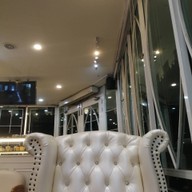 บรรยากาศ April's Brasseries -