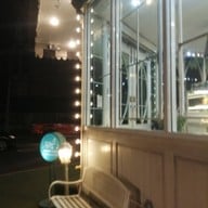 หน้าร้าน April's Brasseries -