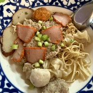 เมนูของร้าน บะหมี่เกี๊ยว มาตุลี