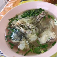 ข้าวมันไก่ข้างศาลปู่ดำ(ข้าวมันไก่แป๊ะหนึ่ง)