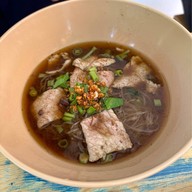 อิ่มจุก บะหมี่เกี๊ยว&หมูแดง -
