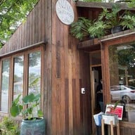 หน้าร้าน 9th September Eat Drink Tree