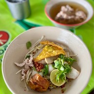 เมนูของร้าน ก๋วยเตี๋ยวต้มยำนายบอย  บางพึ่ง