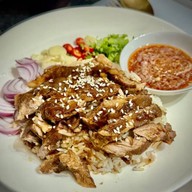 ศรีมาหาลาบ,แจ่วฮ้อนสูตรเข้มข้น,ลาบ,ก้อย หมู่บ้านมณีรินวิลเลจ
